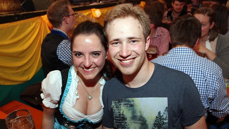 Die Fr&uuml;hjahrsdult 2017 in Landshut neigt sich dem Ende entgegen. Grund genug, noch einmal richtig in den Bierzelten zu feiern - abgerundet vom traditionellen Feuerwerk.