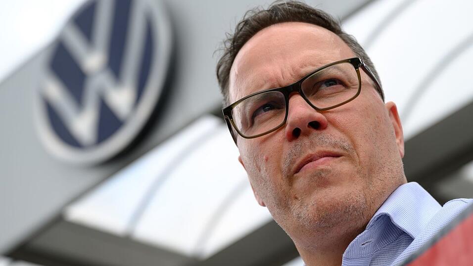 Sachsens Wirtschaftsminister Dirk Panter bringt zum Erhalt der Automobilindustrie in Zwickau ein Joint Venture von VW mit chinesischen Herstellern vor (Archivbild) Sachsens Wirtschaftsminister Dirk Panter bringt zum Erhalt der Automobilindustrie in Zwickau ein Joint Venture von VW mit chinesischen Herstellern vor (Archivbild)