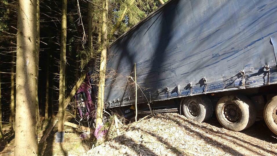 Auf der B11 zwischen Gotteszell und Grafling ereignete sich ein Verkehrsunfall.