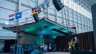 Das Ministerium hatte beim Projekt für die Fregatte F126 einen Generalunternehmerwechsel geprüft, sich nun aber dagegen entschieden. Das Ministerium hatte beim Projekt für die Fregatte F126 einen Generalunternehmerwechsel geprüft, sich nun aber dagegen entschieden.
