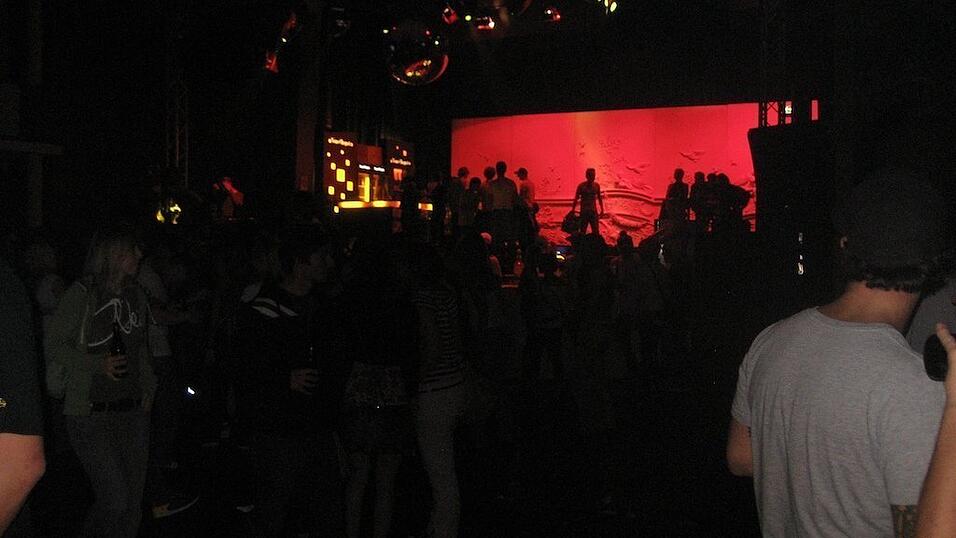 Rund 4000 Boarderfreunde feierten bei der Weltpremiere des neuesten Films von Isenseven, 'Let's go get lost' in M&uuml;nchen.