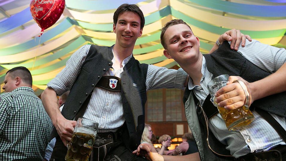Die Partybilder vom Freitag, 8. August, aus dem Festzelt Wenisch. Die Partybilder vom Freitag, 8. August, aus dem Festzelt Wenisch.