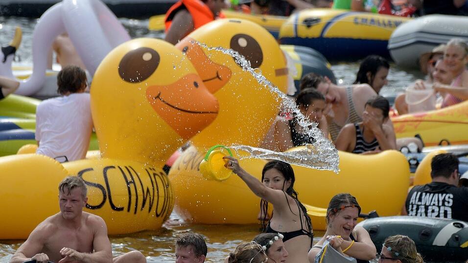 An diesem Montag ist Wasserschlacht angesagt. (Archivbild) An diesem Montag ist Wasserschlacht angesagt. (Archivbild)