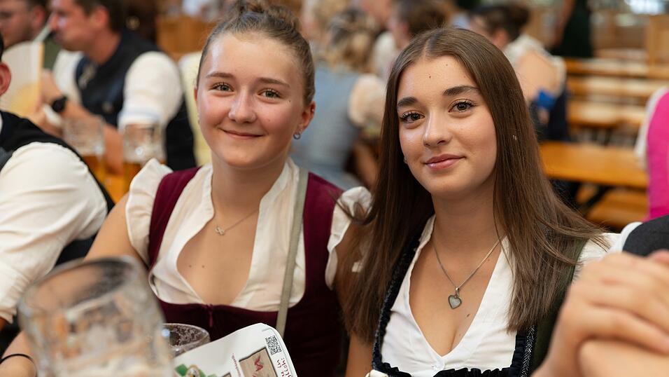 Die Partybilder vom Sonntag, 9. August, aus dem Festzelt Weckmann. Die Partybilder vom Sonntag, 9. August, aus dem Festzelt Weckmann.