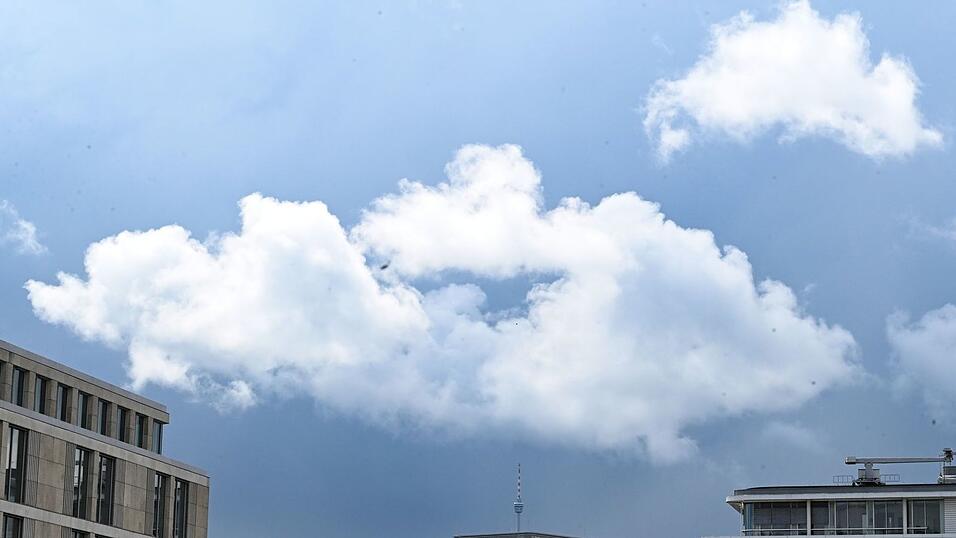 Sonne, Wolken und Schauer - so geht es vorerst weiter beim Wetter. Sonne, Wolken und Schauer - so geht es vorerst weiter beim Wetter.
