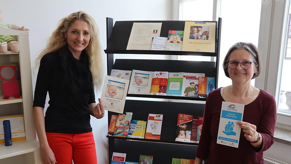 Die Sozialpädagoginnen Rebekka Gruber (l.) und Barbara Dirscherl-Roithner sind die Ansprechpartnerinnen bei Koki im Sozialen Rathaus. Die Sozialpädagoginnen Rebekka Gruber (l.) und Barbara Dirscherl-Roithner sind die Ansprechpartnerinnen bei Koki im Sozialen Rathaus.
