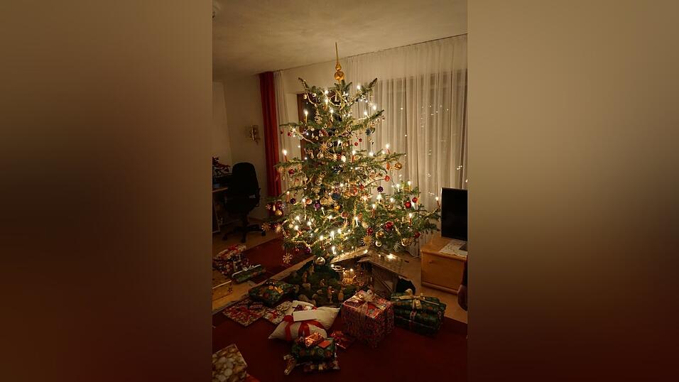 Eine edle Wei&szlig;tanne aus dem eigenen Wald steht bei den Orthubers.