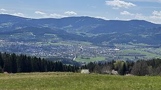 Einen herrlichen Blick hat man vom Pröller aus auf Viechtach.
