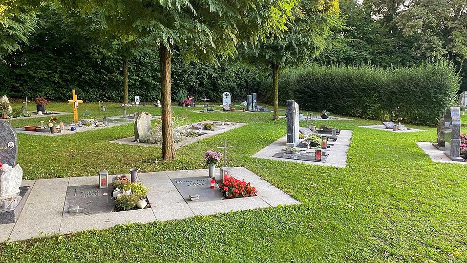 Am Friedhof soll es neue M&ouml;glichkeiten f&uuml;r Urnengr&auml;ber geben. Die neue Satzung macht m&ouml;glich, dass es auch Baumbestattungen geben kann.
