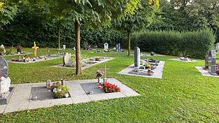 Am Friedhof soll es neue M&ouml;glichkeiten f&uuml;r Urnengr&auml;ber geben. Die neue Satzung macht m&ouml;glich, dass es auch Baumbestattungen geben kann.