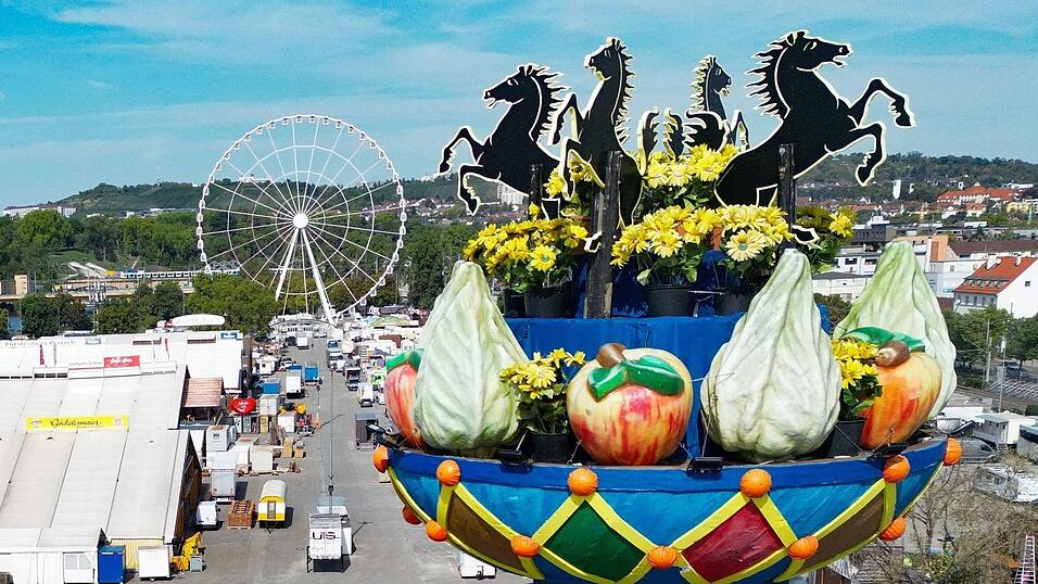 Die Fruchtsäule, dieses Jahr neu, ist ein beliebter Treffpunkt. Die Fruchtsäule, dieses Jahr neu, ist ein beliebter Treffpunkt.
