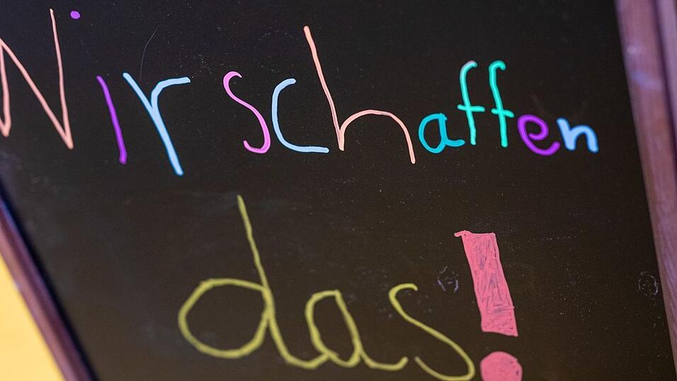 Trotz der Corona-Pandemie haben sich Lehrer und Schüler tolle Aktionen einfallen lassen. Hier eine kleine Auswahl. Trotz der Corona-Pandemie haben sich Lehrer und Schüler tolle Aktionen einfallen lassen. Hier eine kleine Auswahl.