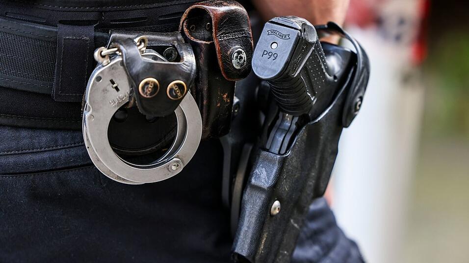 Der Täter wurde von der Polizei angeschossen und starb im Krankenhaus an seinen Verletzungen. (Symbolbild) Der Täter wurde von der Polizei angeschossen und starb im Krankenhaus an seinen Verletzungen. (Symbolbild)