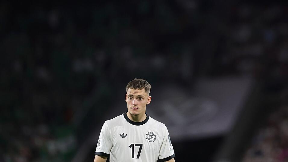 Florian Wirtz trifft sehenswert per Freistoß zum 3:1-Sieg gegen Nordirland.