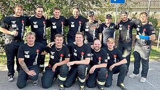 Das Team der Further Feuerwehr mit Unterst&uuml;tzern. Das Gros der beim Wettbewerb angetretenen Grenzstadt-Feuerwehrler ist im Bereicht Atemschutz-Ausbildung f&uuml;r den Landkreis Cham t&auml;tig.