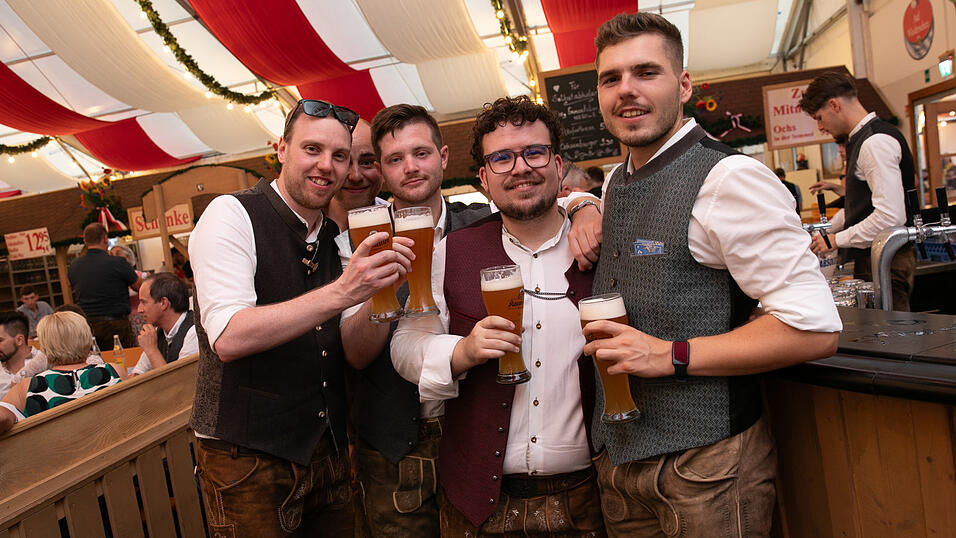 Die Partybilder vom Freitag, 15. August, aus dem Festzelt Greindl. Die Partybilder vom Freitag, 15. August, aus dem Festzelt Greindl.