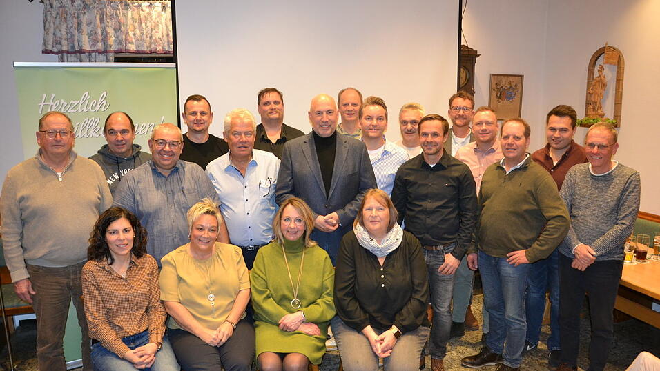 Mit vier Damen und 16 Herren zieht die neue Gruppierung „Gemeinsam für Au“ (GfAu) in den Kommunalwahlkampf. In der Mitte Bürgermeisterkandidat Holger Nick.