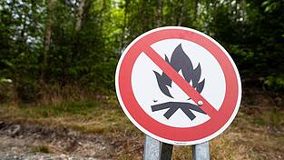 Die Waldbrandgefahr ist in vielen Regionen Bayerns hoch. (Symbolbild)