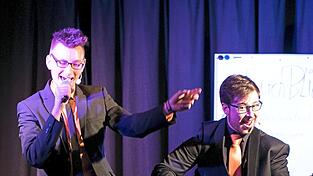 Ein weiteres Herzensprojekt von R&auml;dlinger: das Musik-Kabaret 'Max und Pille', das er zusammen mit seinem guten Freund Philipp Artmann 2013 gegr&uuml;ndet hat. Das Komiker-Duo hat es sogar schon in die Abendschau des BR geschafft.