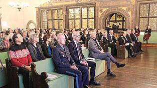 Vertreter der Stadtgesellschaft hatten sich zahlreich zur Gedenkveranstaltung eingefunden.