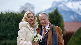 Gabriela zu Leiningen und Wolfgang Porsche haben geheiratet. Gabriela zu Leiningen und Wolfgang Porsche haben geheiratet.
