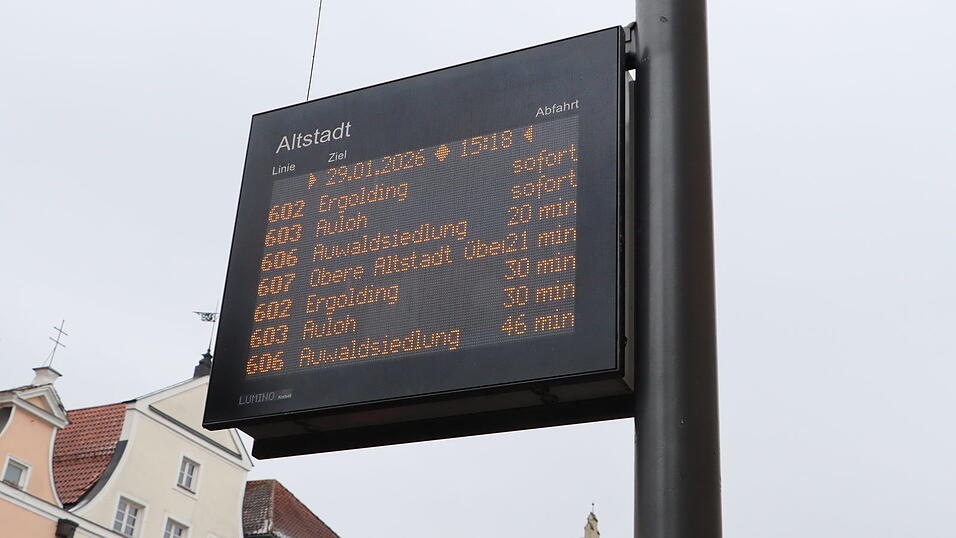 Gro&szlig;e DFI-Systeme gibt es im Stadtgebiet schon an mehreren hochfrequentierten Haltestellen.