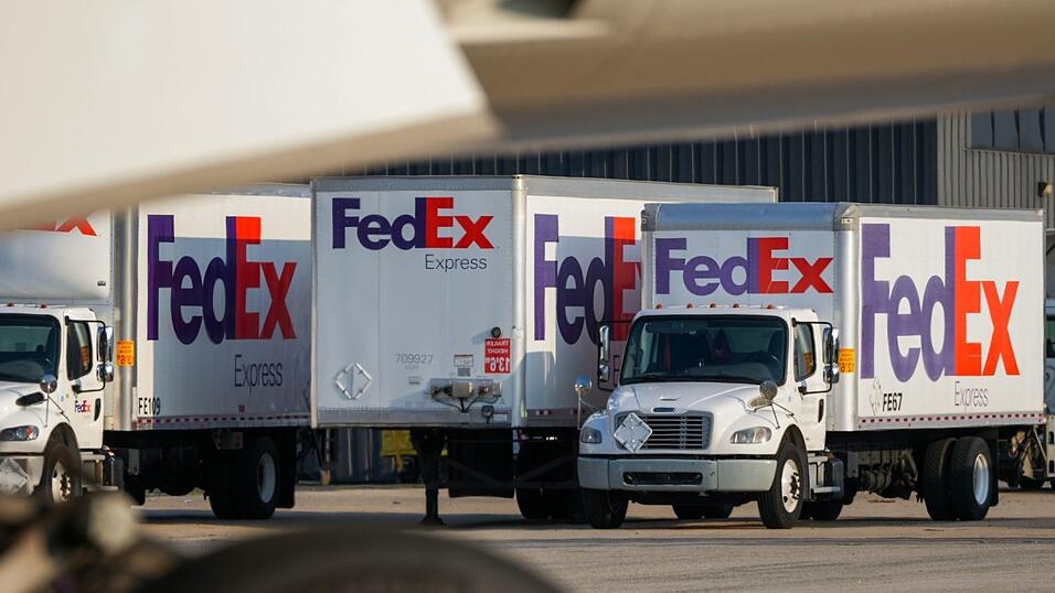 Das Logistikunternehmen Fedex fordert eine Rückzahlung von Zöllen, die als unrechtmäßig eingestuft wurden. (Archivbild) Das Logistikunternehmen Fedex fordert eine Rückzahlung von Zöllen, die als unrechtmäßig eingestuft wurden. (Archivbild)