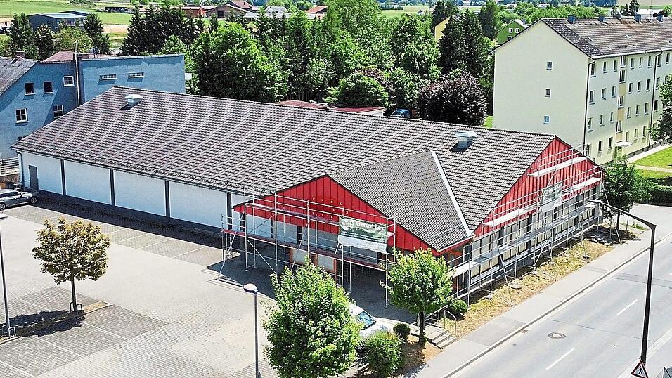 Der ehemalige Netto-markt an der Ecke Kötztinger Straße/Eschlkamer Straße. Der ehemalige Netto-markt an der Ecke Kötztinger Straße/Eschlkamer Straße.