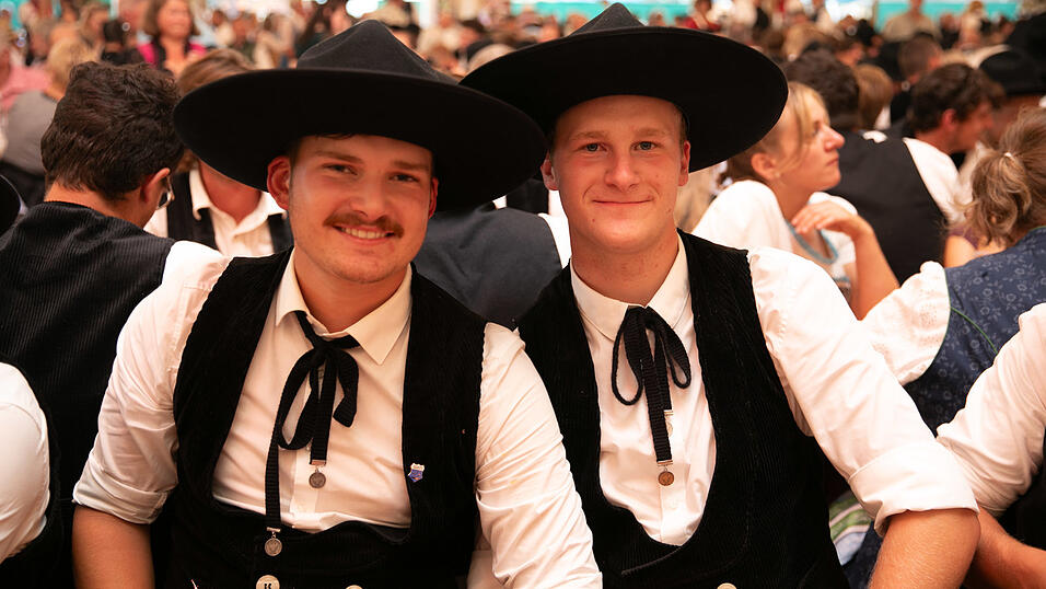 Die Partybilder vom Freitag, 8. August, aus dem Festzelt Greindl. Die Partybilder vom Freitag, 8. August, aus dem Festzelt Greindl.