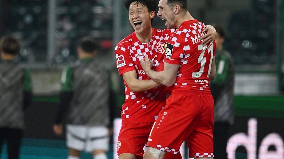 Die Profis von Mainz 05 haben den vierten Sieg in Serie gefeiert.
