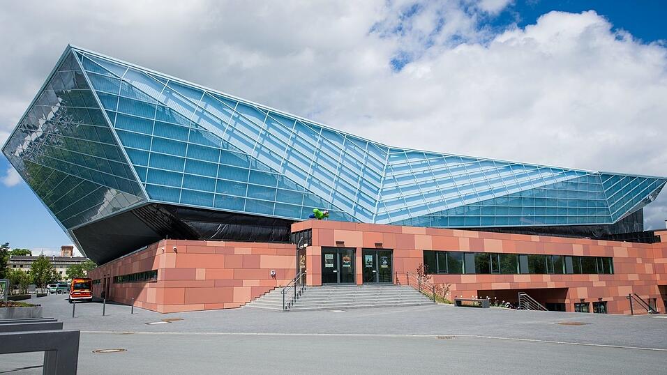 Die Freiheitshalle in Hof: Hier wollen die Dresdner Sinfoniker die lange Teilung Deutschlands musikalisch erfahrbar machen. (Archivbild)
