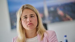 VdK-Präsidentin Verena Bentele im Interview: Die Vorschläge zur Rentenreform will sie nicht komplett «in die Tonne treten». VdK-Präsidentin Verena Bentele im Interview: Die Vorschläge zur Rentenreform will sie nicht komplett «in die Tonne treten».