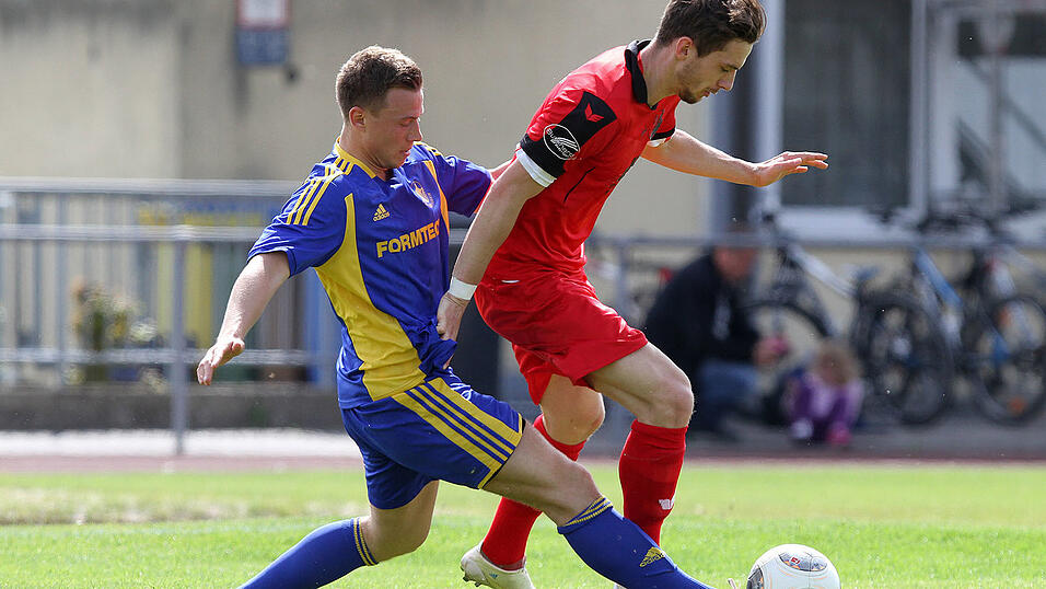 Der TSV Bogen versetzte dem Favoriten aus Affing in der Nachspielzeit den Lucky Punch und siegte mit 2:1 (Foto: Schindler). Der TSV Bogen versetzte dem Favoriten aus Affing in der Nachspielzeit den Lucky Punch und siegte mit 2:1 (Foto: Schindler).