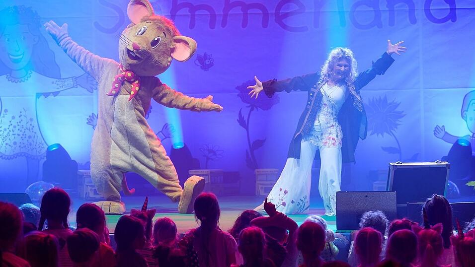 Auf Tour: Simone Sommerland bringt die Kinderlieder auch auf die Bühne. (Archivbild)