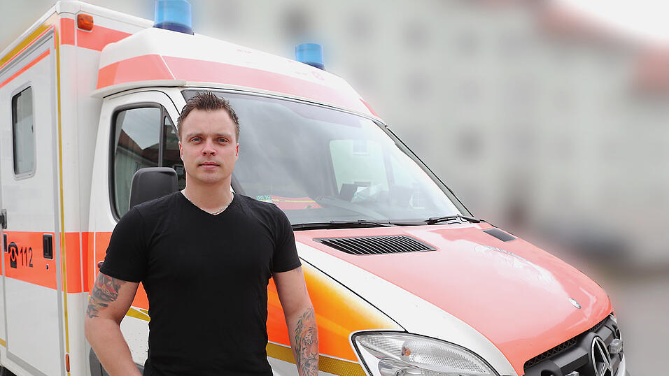 'Ich konnte es mir auf keinen Fall gefallen lassen, mich in meiner Notfallsanitäter-Ausübung derart einschränken zu lassen.' Mit seiner Beschwerde gegen eine Entscheidung des VG Regensburg hat der Landshuter Notfallsanitäter Andreas Drobeck nun vor dem Bayerischen Verwaltungsgerichtshof vollumfänglich Recht bekommen. 'Ich konnte es mir auf keinen Fall gefallen lassen, mich in meiner Notfallsanitäter-Ausübung derart einschränken zu lassen.' Mit seiner Beschwerde gegen eine Entscheidung des VG Regensburg hat der Landshuter Notfallsanitäter Andreas Drobeck nun vor dem Bayerischen Verwaltungsgerichtshof vollumfänglich Recht bekommen.