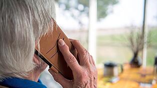 Am Mittwoch haben Callcenter-Anrufer versucht, ein älteres Ehepaar um mehrere tausend Euro zu betrügen. (Symbolbild)