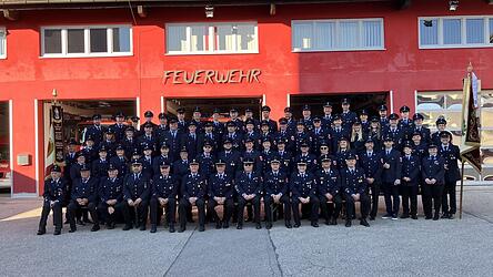 Zur Feier des Tages präsentierten sich die Floriansjünger in ihrer Ausgehuniform in voller Mannschaftsstärke.