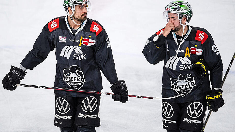 Im Playoff-Rennen ist noch einiges offen, die Entscheidung im Abstiegskampf scheint aber besiegelt: Die Krefeld Pinguine mit Lucas Lessio (l.) und Jeremy Bacco m&uuml;ssen wohl eine Klasse runter.