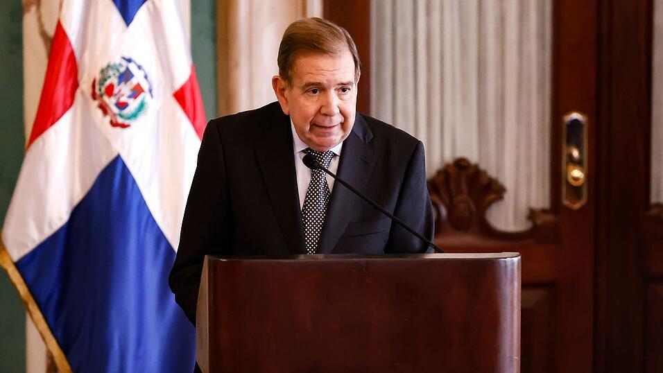 Die Opposition setzt auf eine Einsetzung des Präsidentschaftskandidaten González als Staatschef. Die Opposition setzt auf eine Einsetzung des Präsidentschaftskandidaten González als Staatschef.