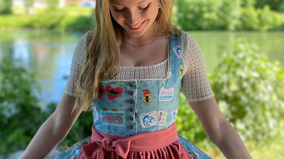 Auf dem Dirndl finden sich von den Kindern gestaltete Wahrzeichen der Stadt Landau wieder. Auf dem Dirndl finden sich von den Kindern gestaltete Wahrzeichen der Stadt Landau wieder.