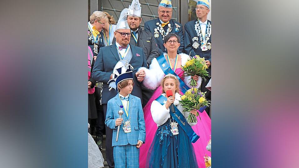 F&uuml;r die Prinzenpaare ist der Faschingszug in Bogen der H&ouml;hepunkt ihrer &bdquo;k&ouml;niglichen&ldquo; Amtszeit. Seit dem Faschingsauftakt im November sind sie viel unterwegs und haben zahlreiche Auftritte.