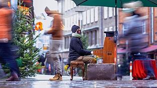 Für den Einzelhandel auch in Bayern war 2020 ein brutales Jahr - sollte man meinen. Doch nicht in allen Branchen sieht es derart katastrophal aus. (Symbolbild) Für den Einzelhandel auch in Bayern war 2020 ein brutales Jahr - sollte man meinen. Doch nicht in allen Branchen sieht es derart katastrophal aus. (Symbolbild)