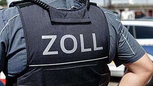Bei der Finanzkontrolle Schwarzarbeit des Zolls in der Fleischwirtschaft haben sich in Regensburg zwei Fälle ergeben, die weiter geprüft werden müssen. (Symbolbild)