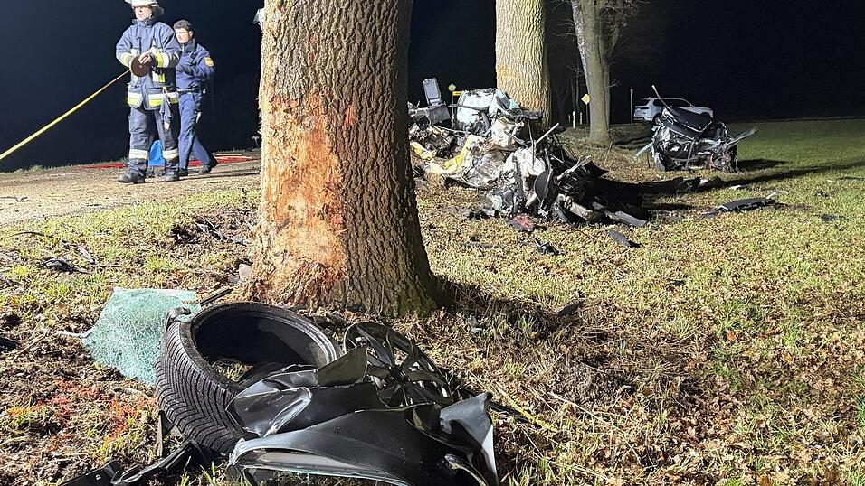 Der Wagen kam in einer Linkskurve von der Fahrbahn ab.