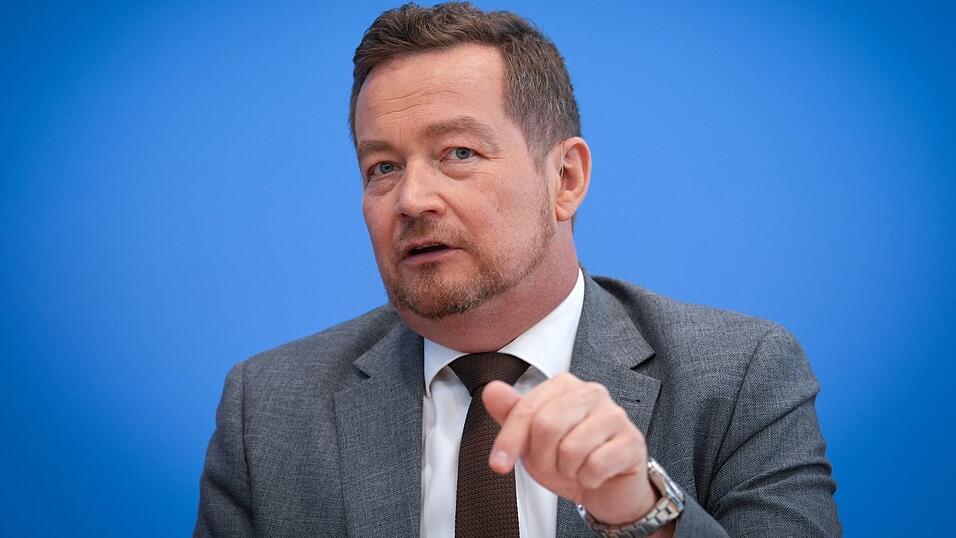 Der Polizeibeauftragte des Bundes, Grötsch, verzeichnet eine starke Zunahme der Eingaben. Der Polizeibeauftragte des Bundes, Grötsch, verzeichnet eine starke Zunahme der Eingaben.
