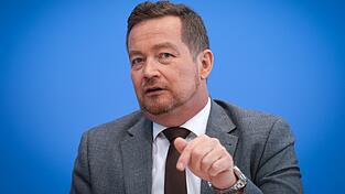 Der Polizeibeauftragte des Bundes, Grötsch, verzeichnet eine starke Zunahme der Eingaben. Der Polizeibeauftragte des Bundes, Grötsch, verzeichnet eine starke Zunahme der Eingaben.