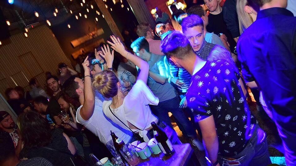 'Hoch die Hände, Wochenende' - so 'Wuid' wurde gefeiert in Straubing. 'Hoch die Hände, Wochenende' - so 'Wuid' wurde gefeiert in Straubing.