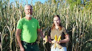 Bio-Landwirt Johannes Heitzer und Tochter Katharina bereitet der Ernteausfall Sorgen. Bio-Landwirt Johannes Heitzer und Tochter Katharina bereitet der Ernteausfall Sorgen.