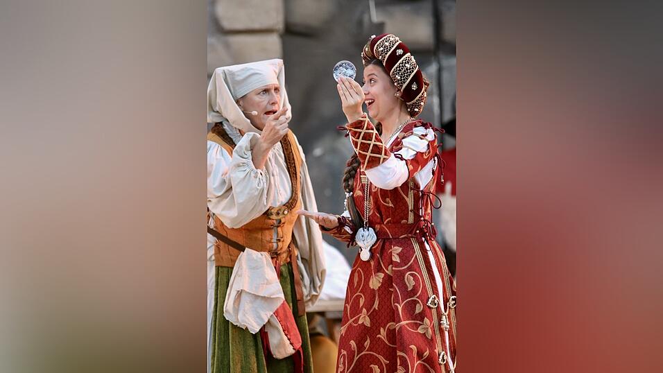 Eindr&uuml;cke von der Gruppe 'blau', die am Freitagabend die Drachenstich-Premiere gespielt hat.