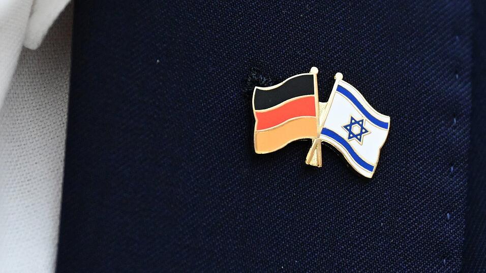 Das Opfer trug nach Angaben der Ermittler eine Anstecknadel mit der Flagge Israels am Revers. (Symbolbild) Das Opfer trug nach Angaben der Ermittler eine Anstecknadel mit der Flagge Israels am Revers. (Symbolbild)